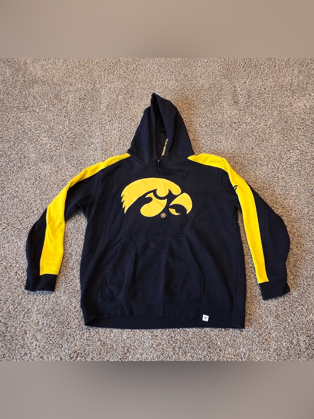 Men’s X Large Black Fanatics Iowa Hawkeyes Hooded Sweatshirt